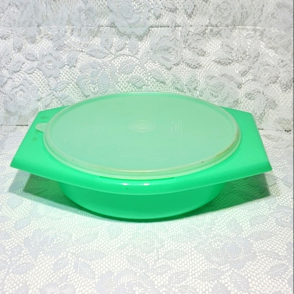 Vintage Tupperware Jade Green Bowl Grater Container with Lid 786-9 (No Grater)